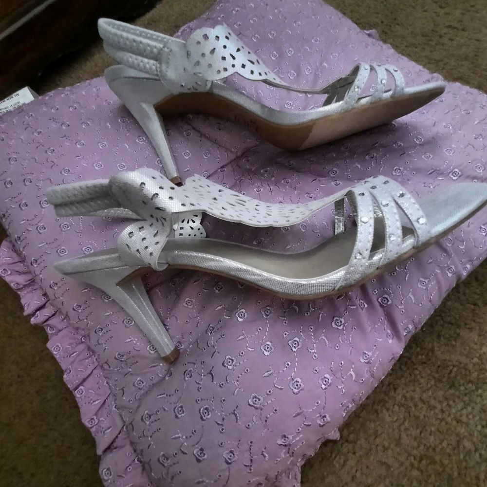 Metaphor women's size 10 silver dress shoes - Picture 3 of 8